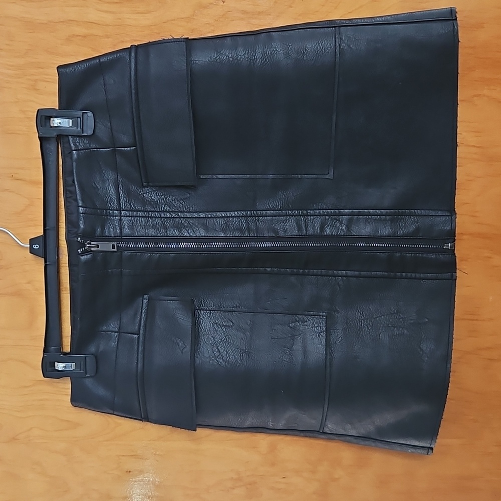 🌟 Chic Faux Leather Skirt 🌟